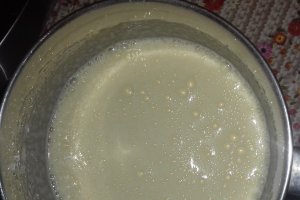 Desert tarta cu crema de vanilie si fructe