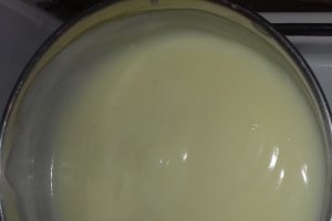 Desert tarta cu crema de vanilie si fructe
