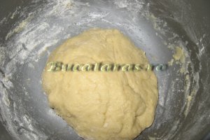 Tarta cremoasa cu branza si caise