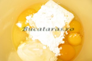 Tarta cremoasa cu branza si caise