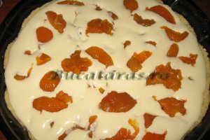 Tarta cremoasa cu branza si caise