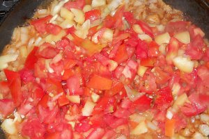 Pulpe de pui cu legume la cuptor