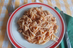 Reteta de spaghete cu carne de porc si sos tomat