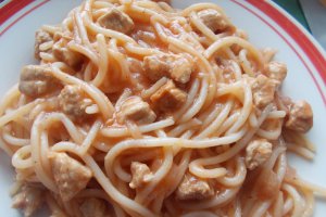 Reteta de spaghete cu carne de porc si sos tomat