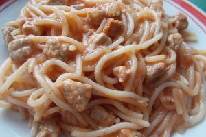 Reteta de spaghete cu carne de porc si sos tomat