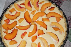 Desert tarta cu branza si nectarine
