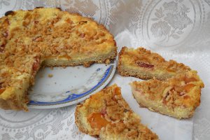 Desert tarta cu branza si nectarine
