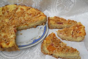 Desert tarta cu branza si nectarine