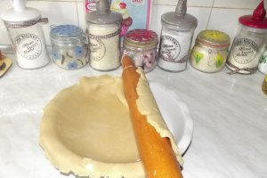 Desert placinta cu o gutuie, doua mere si patru pere