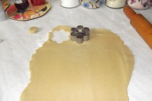 Desert placinta cu o gutuie, doua mere si patru pere