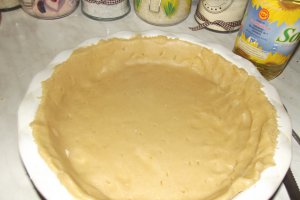 Desert placinta cu o gutuie, doua mere si patru pere
