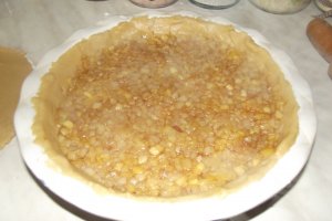 Desert placinta cu o gutuie, doua mere si patru pere