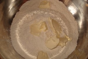 Desert tarta cu mure si aluat sfaramicios