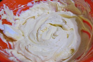 Desert tarta cu caramel, ananas si crema de vanilie