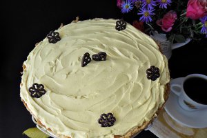 Desert tarta cu caramel, ananas si crema de vanilie
