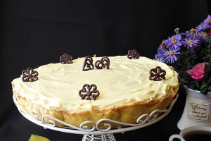 Desert tarta cu caramel, ananas si crema de vanilie