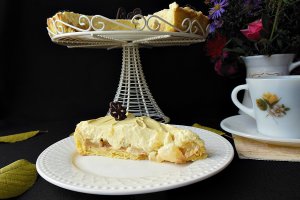 Desert tarta cu caramel, ananas si crema de vanilie