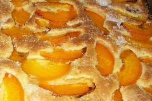 Prajitura cu cirese si caise (tarta)