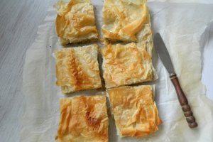 Placinta cu carne de porc si legume
