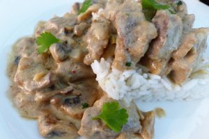 Vitel cu ciuperci si smantana