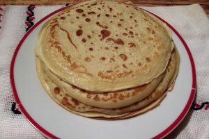 Desert clatite cu sirop de artar in aluat