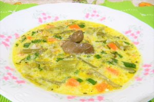 Supa cu fasole verde si ficatei de pui