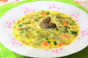 Supa cu fasole verde si ficatei de pui