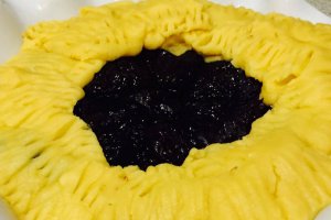 Desert tarta cu magiun de prune si prune uscate