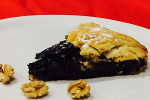 Desert tarta cu magiun de prune si prune uscate