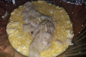 Desert briose cu banane si sos caramel
