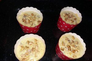 Desert briose cu banane si sos caramel