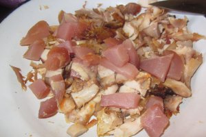 Tarta cu carne de pui, muschi salcrud si vinete chinezesti