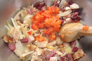 Tarta cu carne de pui, muschi salcrud si vinete chinezesti