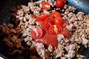 Gnocchi in sos cu carnati