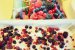 Desert chec din albusuri cu pudra de roscove si fructe de padure-1