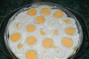 Aperitiv mamaliga in straturi cu oua