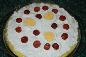 Aperitiv mamaliga in straturi cu oua