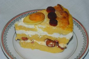 Aperitiv mamaliga in straturi cu oua