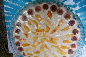 Desert tarta cu fructe de toamna (mere, pere, struguri)