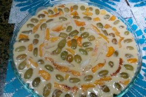 Desert tarta cu fructe de toamna (mere, pere, struguri)