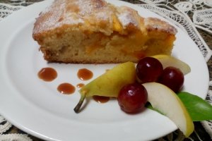 Desert tarta cu fructe de toamna (mere, pere, struguri)
