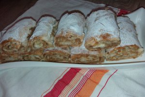 Desert placinta cu mere si scortisoara