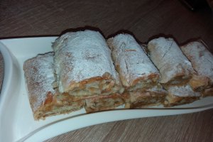 Desert placinta cu mere si scortisoara