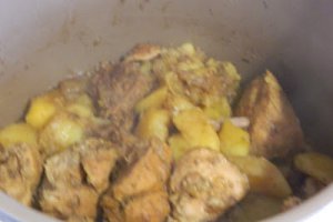 Pulpa de porc coapta in bere, cu cartofi