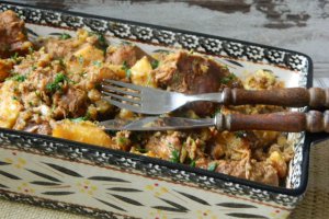Pulpa de porc coapta in bere, cu cartofi