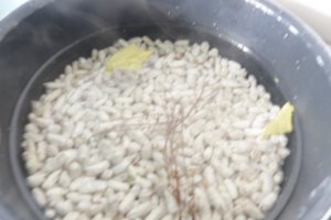 Spata de porc la cuptor cu fasole alba