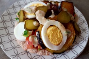 Sabich (Sandvis israelian cu vinete si oua fierte)