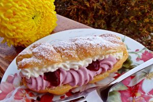 Desert eclere cu crema de fructe de padure