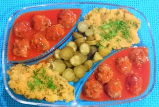 Chiftelute marinate in sos de rosii