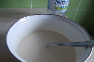 Desert piramida din clatite de post, cu dulceata si peltea de gutui